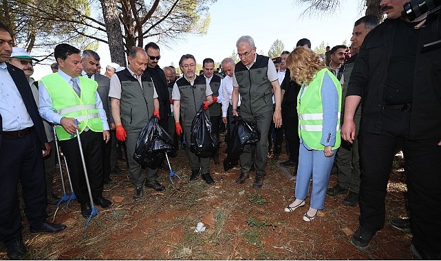 Bakandan yangınlara karşı vatandaşla birlikte orman paklığı Bakandan yangınlara karşı vatandaşla birlikte orman paklığı