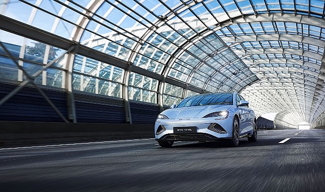 BYD’nin Elektrikli Sportif Sedanı SEAL, Türkiye’ye Özel Üretilen 160 kW’lık Versiyonuyla Yollara Çıkıyor BYD’nin Elektrikli Sportif Sedanı SEAL, Türkiye’ye Özel Üretilen 160 kW’lık Versiyonuyla Yollara Çıkıyor