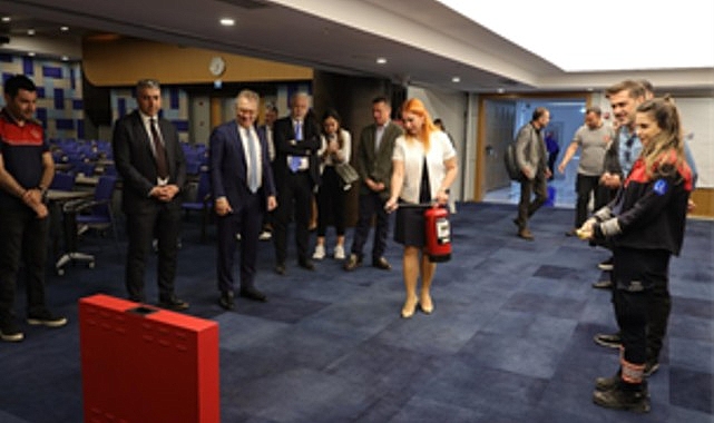 İzmir’de turizm işletmeleri afet güvenliği için toplandı İzmir’de turizm işletmeleri afet güvenliği için toplandı