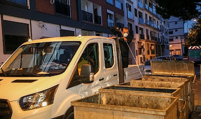 Karşıyaka’da ilaçlama takımlarından akşam mesaisi Karşıyaka’da ilaçlama takımlarından akşam mesaisi