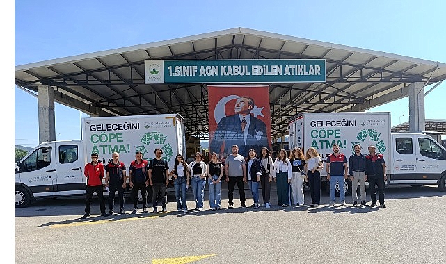 Öğrenciler kapı kapı dolaşılarak halka etraf şuuru kazandırıyor Öğrenciler kapı kapı dolaşılarak halka etraf şuuru kazandırıyor